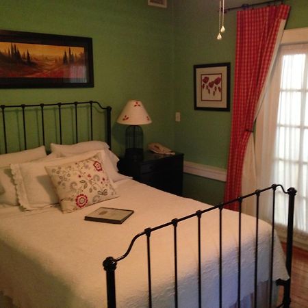 לייק וורת' Mango Inn Bed And Breakfast חדר תמונה