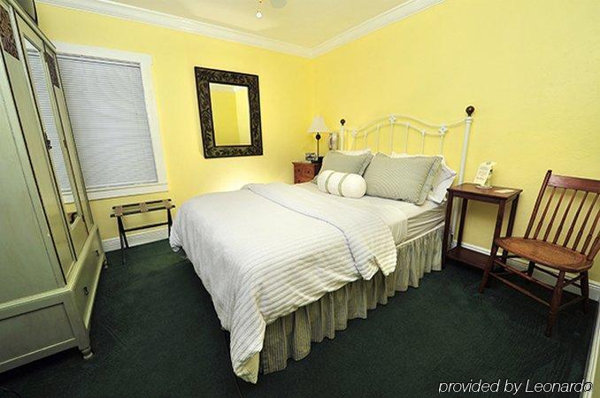 לייק וורת' Mango Inn Bed And Breakfast חדר תמונה