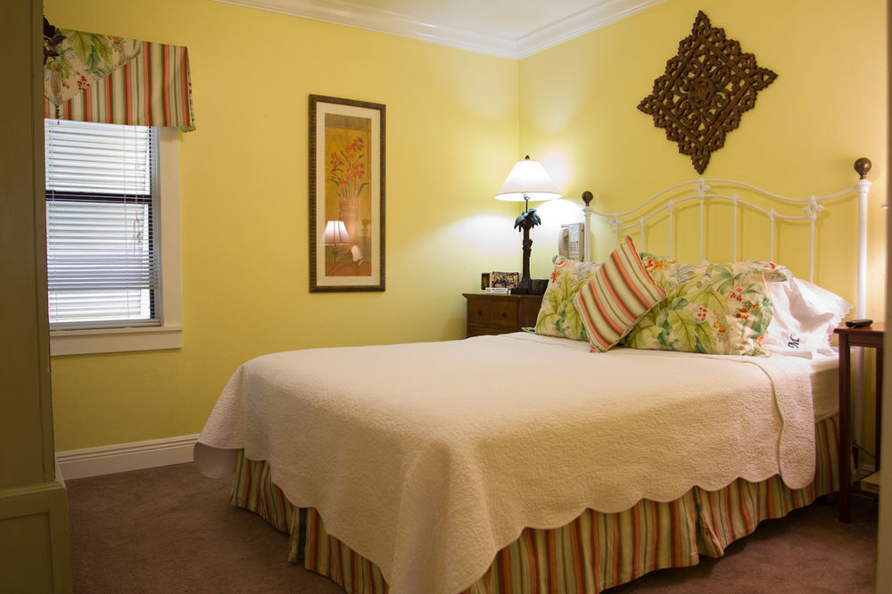 לייק וורת' Mango Inn Bed And Breakfast מראה חיצוני תמונה