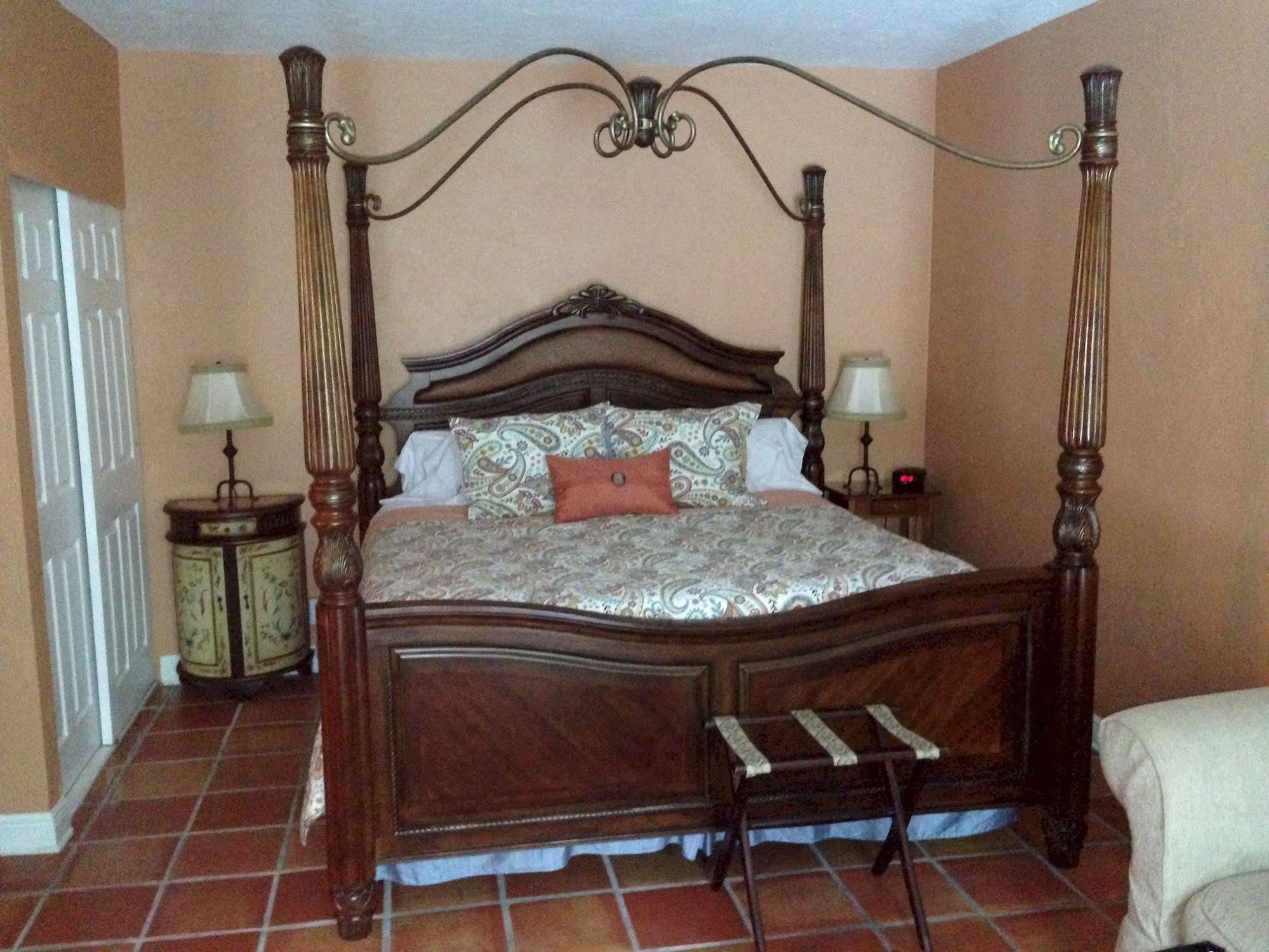 לייק וורת' Mango Inn Bed And Breakfast מראה חיצוני תמונה