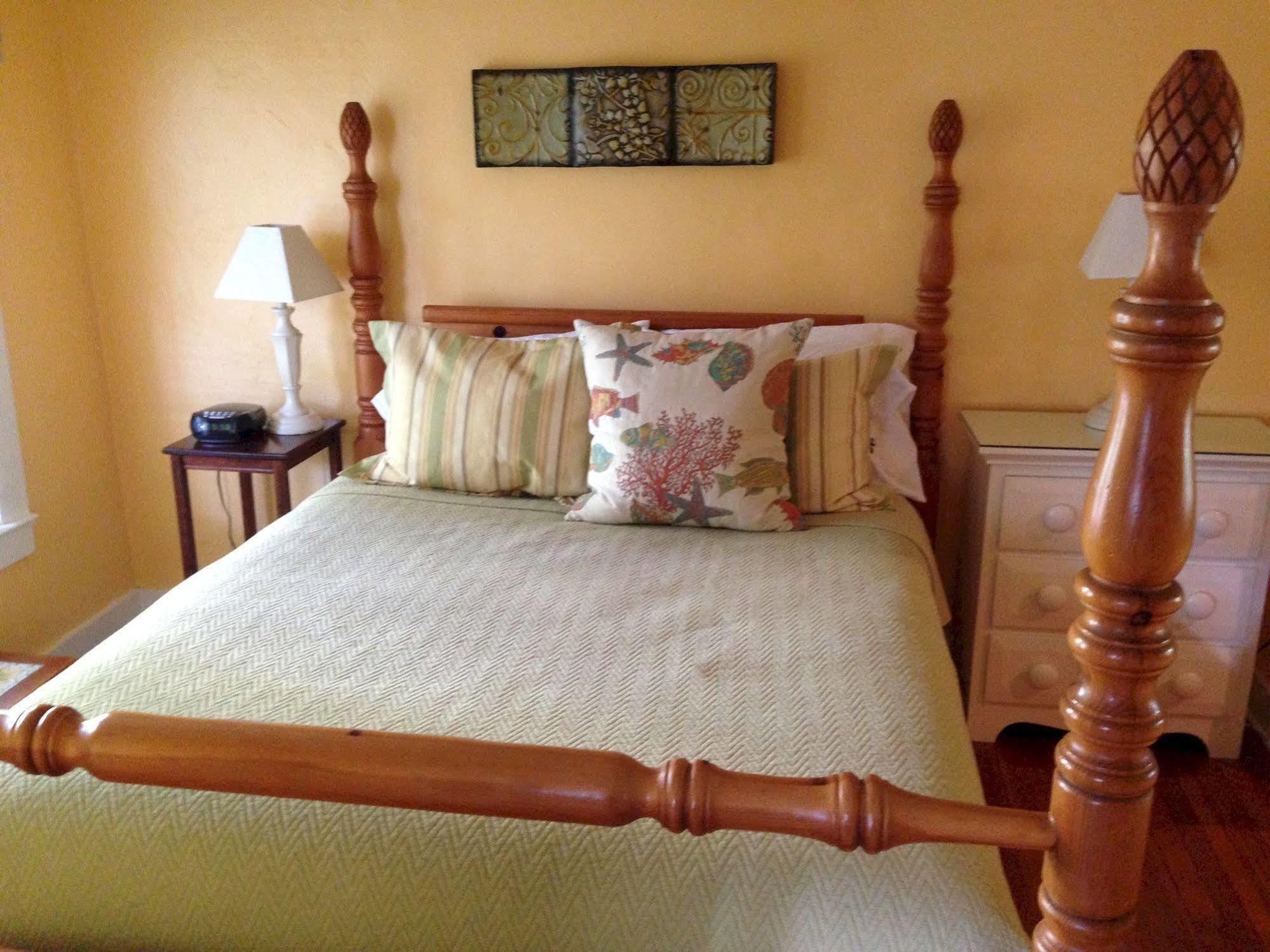 לייק וורת' Mango Inn Bed And Breakfast מראה חיצוני תמונה